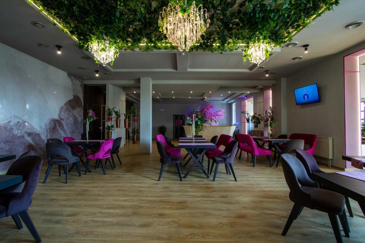 Hostynnyy Dvir Hotel Stryi Exterior photo