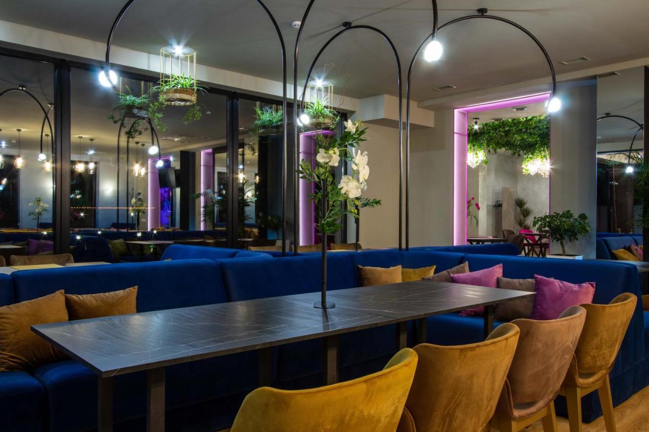 Hostynnyy Dvir Hotel Stryi Exterior photo