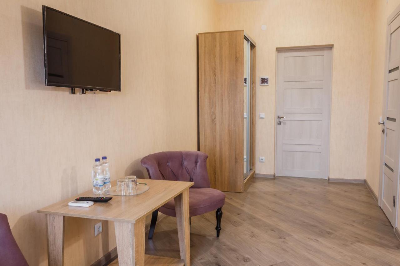 Hostynnyy Dvir Hotel Stryi Exterior photo